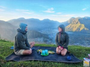 Reggeli a Pergasingan tetején