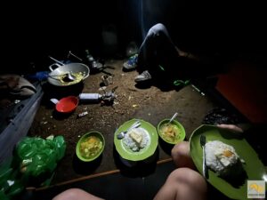 Vacsora készítés a sátorban