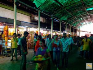 Hindu templomba menet