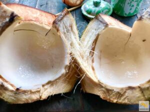 Kókuszdió ketté vágva