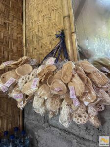 Különböző krupukok egy warungban