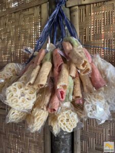 Különböző krupukok egy warungban