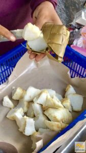 Ketupat felszeletelése