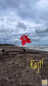 Óriási sárkány eregetése a parton