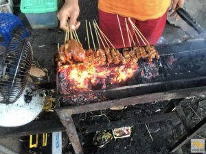 Sate Babi sütés a grillen