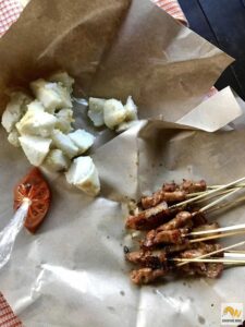 Sate Babi lontonggal és csípőssel