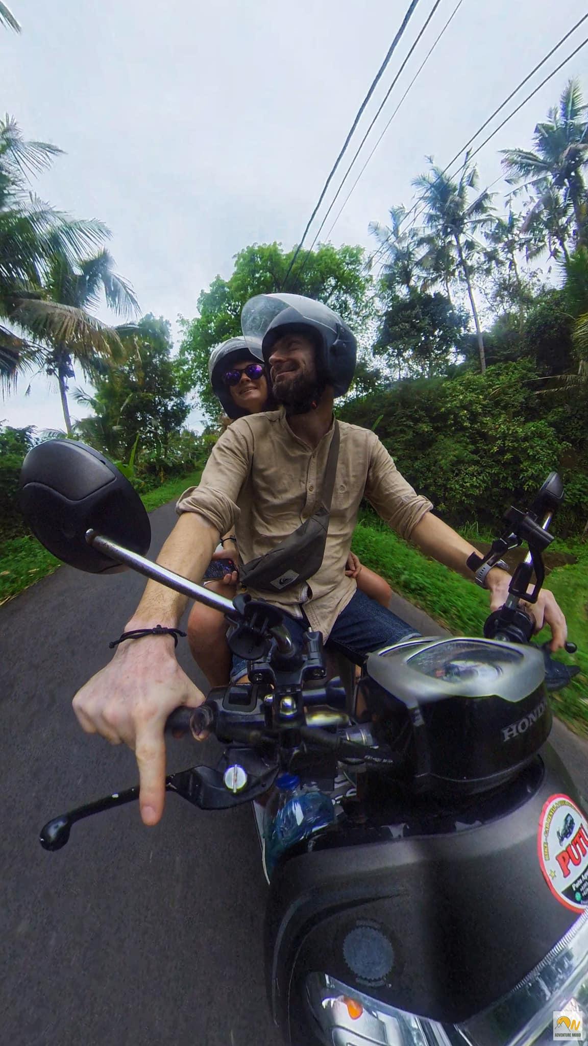 Két keréken szeljük az utakat