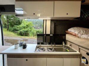 Oldal ajtó nyitott állapotban