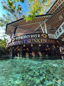 Koktél bár a medencében