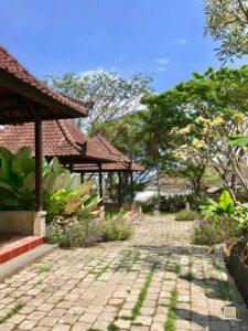 A resort amúgy gyönyörű, de kietlen sétánya