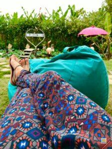 Pihenés egy babzsákfotelben