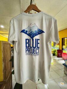A tengeri környezetvédelem fontosságára figyelmet felhívó póló