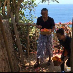 Sok virágszirmot hoztak magukkal