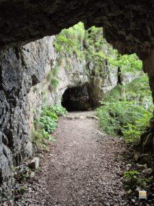 Nincs még egy ilyen túraútvonal, ahol ennyi alagúton kellene áthaladni