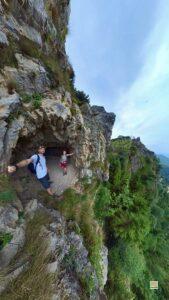 Néhány alagútból ki lehet nézni a szakadékba