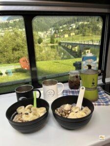 Gyors reggeli a lakóautónkban